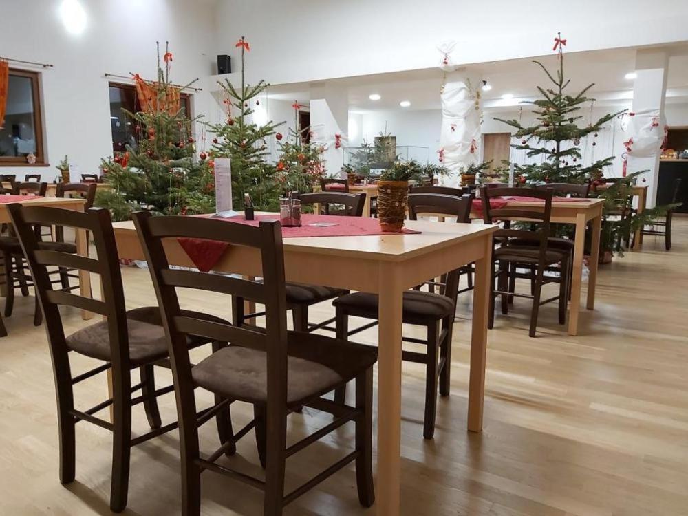 סטראז'ני Pension A Restaurace U Sousedu מראה חיצוני תמונה
